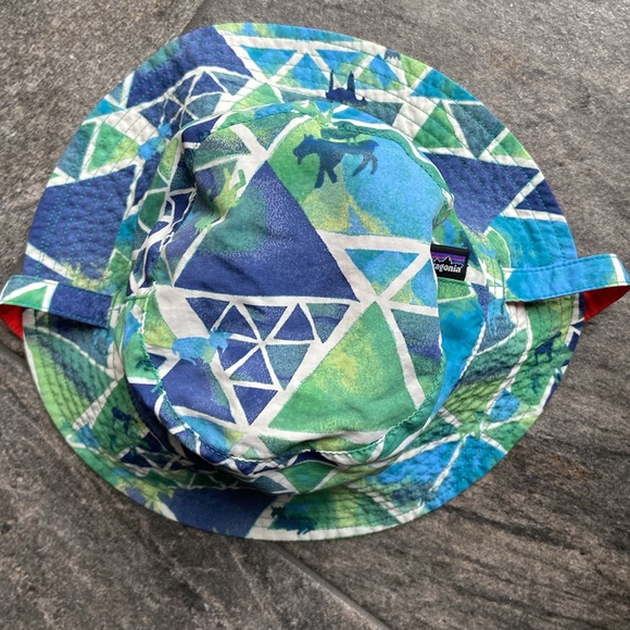 Patagonia Baby Bucket Hat - Reversible! - Picture 2 of 5